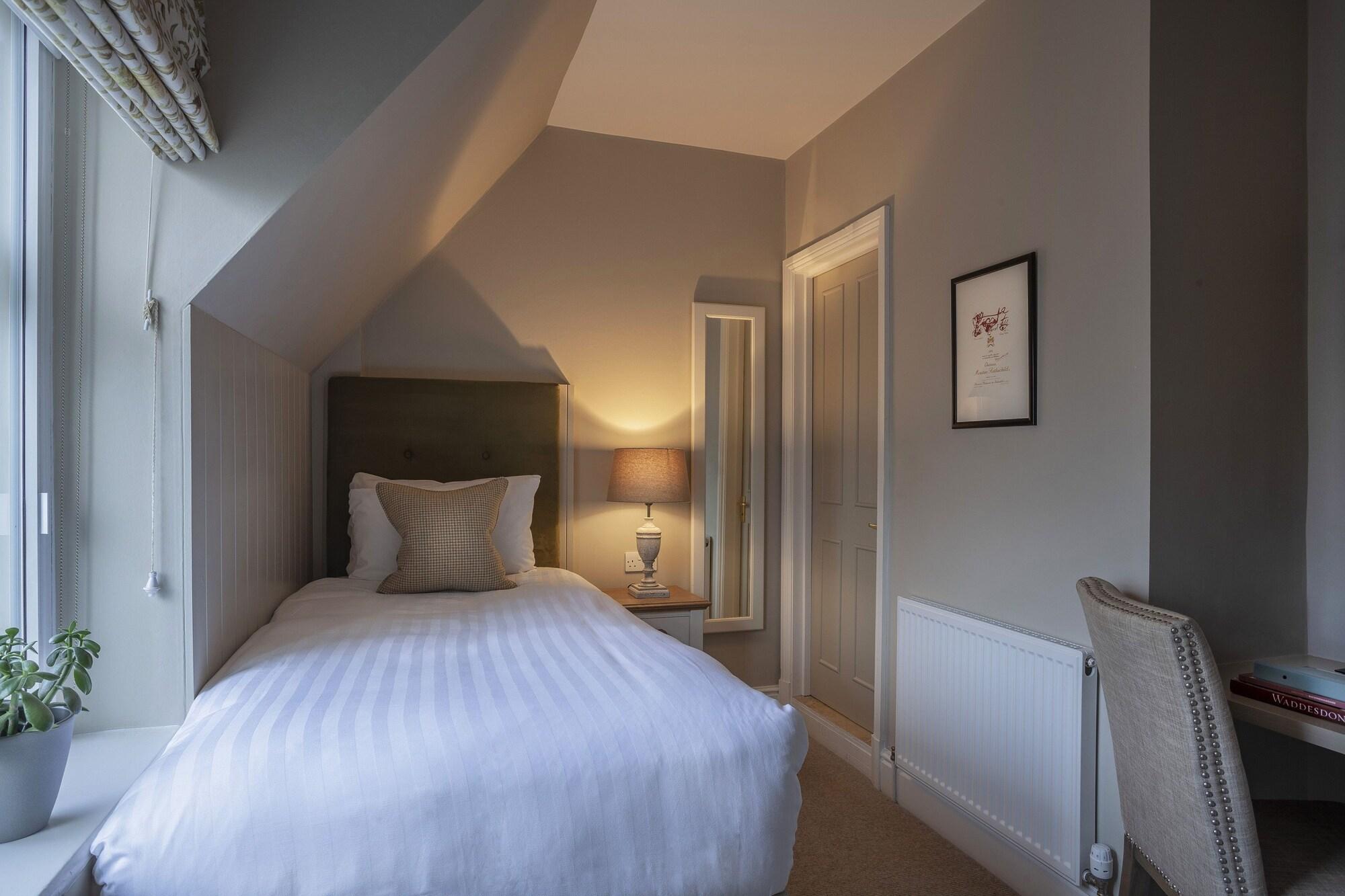 The Five Arrows Hotel Waddesdon Exterior photo