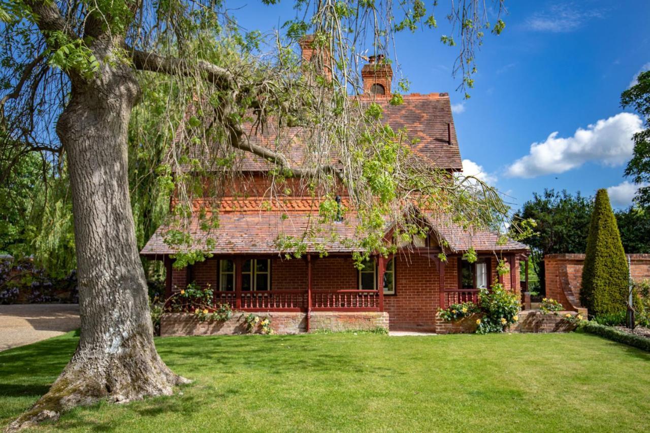 The Five Arrows Hotel Waddesdon Exterior photo